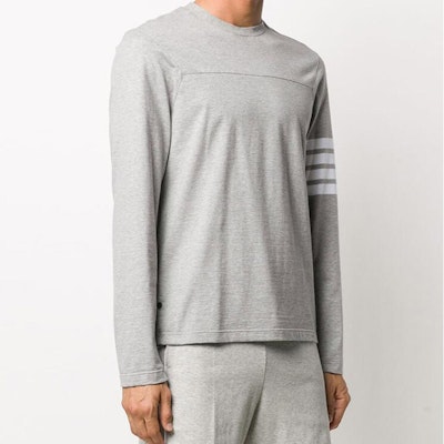 Thom Browne SS21 4-Bar Crewneck Long Sleeve T-Shirt Abu Muda Putih Pria MJS151A-06221-055 Shop Thom Browne SS21 4-Bar Crewneck Long Sleeve T-Shirt Abu Muda Putih Pria MJS151A-06221-055