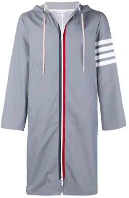 Thom Browne SS21 灰色4条纹拼接长款风衣 MOT028A-04429-035 Buy Thom Browne SS21 灰色4条纹拼接长款风衣 MOT028A-04429-035