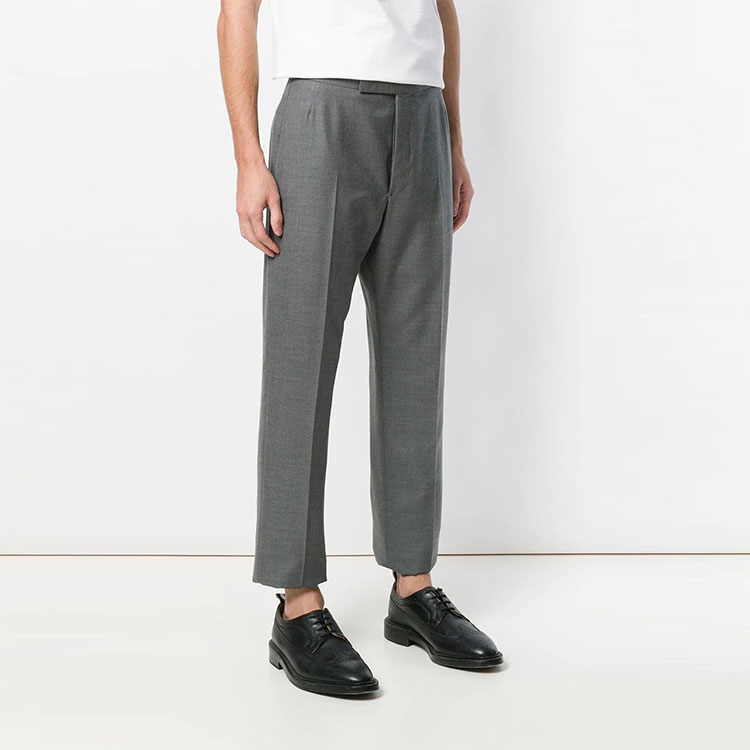 Shop THOM BROWNE SS21 Pantalones Cortos de Traje con Tirantes Ajustables Gris MTC001A-00626-035