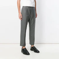 Shop THOM BROWNE SS21 可調肩帶灰色短款西裝褲 MTC001A-00626-035