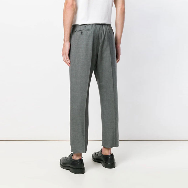 Purchase THOM BROWNE SS21 Pantalones Cortos de Traje con Tirantes Ajustables Gris MTC001A-00626-035