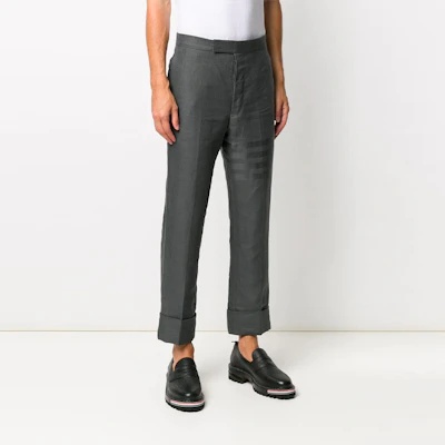 THOM BROWNE SS21 Celana Linen 4-Bar Klasik Warna Abu Tua MTC001A-07135-025 Lookbook THOM BROWNE SS21 Celana Linen 4-Bar Klasik Warna Abu Tua MTC001A-07135-025