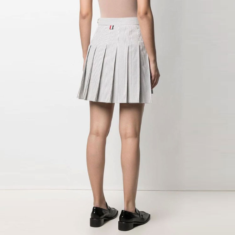 Shop 톰브라운 SS21 미드웨이스트 플리츠 스트라이프 스커트 그레이 백투스쿨 에디션 FGC402V-00572-035