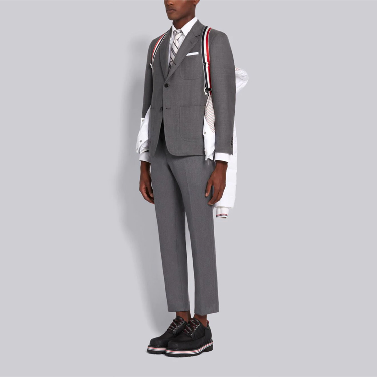 Purchase Thom Browne Jaket Putih Down SS21 dengan Garis Belakang. MJD083X-07259-100