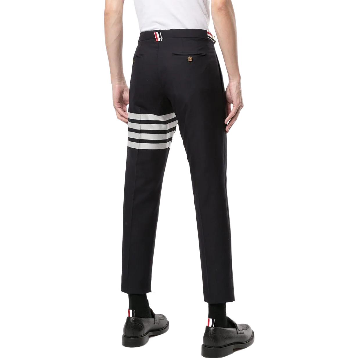 Shop THOM BROWNE SS22 黑色四杠直筒及踝裤。 MTC159A-06146-415