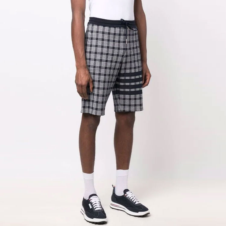 THOM BROWNE SS22  Black Solid Plaid Slim Fit Straight Shorts MJQ052A-07993-415 圖 4
