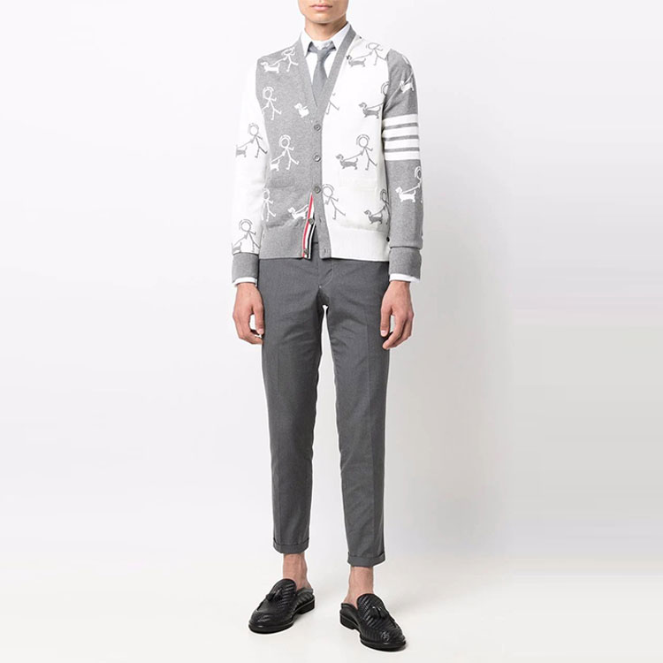 Lookbook Thom Browne SS22 灰色4道杠单排扣V领针织开衫毛衣 MKC392F-Y3007-996