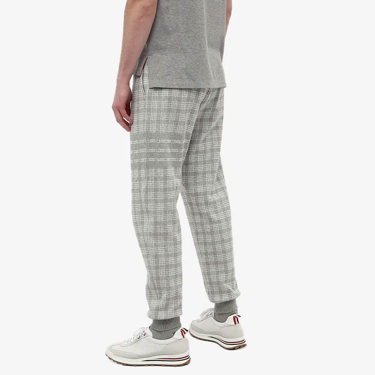 Purchase THOM BROWNE SS22 Pantalones Jogger Gris Cuadros con Cintura Elástica y Cordón. MJQ133A-07993-055