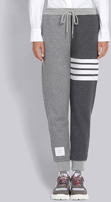 톰브라운 SS22 그레이 컬러블록 4-스트라이프 스웨트팬츠. MJQ008F-00535-982 Lookbook 톰브라운 SS22 그레이 컬러블록 4-스트라이프 스웨트팬츠. MJQ008F-00535-982