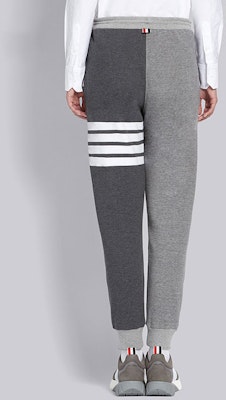 톰브라운 SS22 그레이 컬러블록 4-스트라이프 스웨트팬츠. MJQ008F-00535-982 Shop 톰브라운 SS22 그레이 컬러블록 4-스트라이프 스웨트팬츠. MJQ008F-00535-982