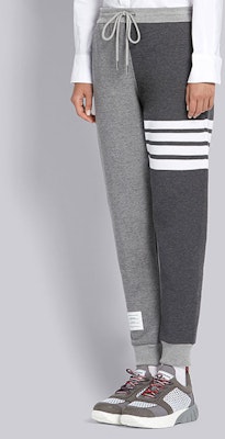 톰브라운 SS22 그레이 컬러블록 4-스트라이프 스웨트팬츠. MJQ008F-00535-982 Purchase 톰브라운 SS22 그레이 컬러블록 4-스트라이프 스웨트팬츠. MJQ008F-00535-982