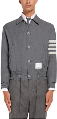 THOM BROWNE SS22 灰色單排扣4條紋Logo飛行夾克。 MJO155A-06146-035 Buy THOM BROWNE SS22 灰色單排扣4條紋Logo飛行夾克。 MJO155A-06146-035