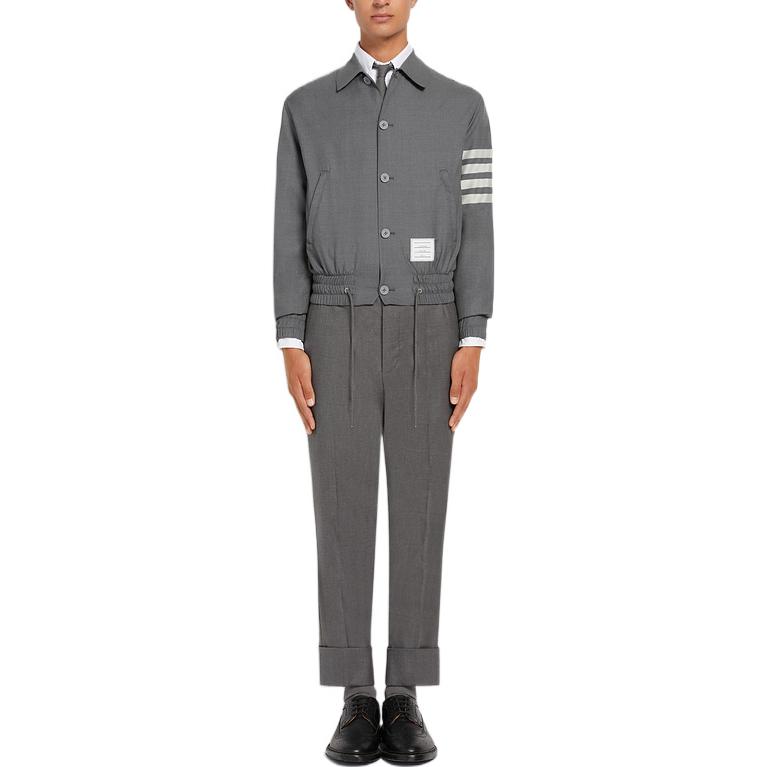 Purchase THOM BROWNE SS22 灰色單排扣4條紋Logo飛行夾克。 MJO155A-06146-035
