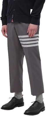 Thom Browne SS22 灰色条纹印花休闲裤(秋季系列)。 MTC001H-07890-035 Shop Thom Browne SS22 灰色条纹印花休闲裤(秋季系列)。 MTC001H-07890-035