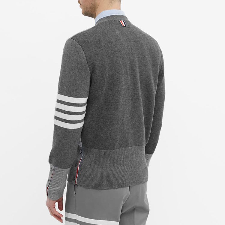 Shop THOM BROWNE SS22 Suéter de Lana Gris a Rayas Cuello Redondo. MKA189F-00014-982