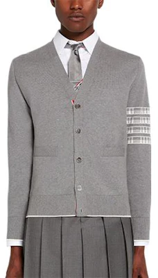 THOM BROWNE SS22 Sweater Abu-Abu Muda V-Neck 4-Bar Jacquard. MKC386A-Y3006-055 Order THOM BROWNE SS22 Sweater Abu-Abu Muda V-Neck 4-Bar Jacquard. MKC386A-Y3006-055