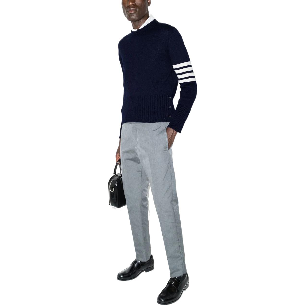 Lookbook THOM BROWNE SS22 Navy 4-Bar Striped Wool Pullover Sweater Lelaki. MKA317A-Y1026-415