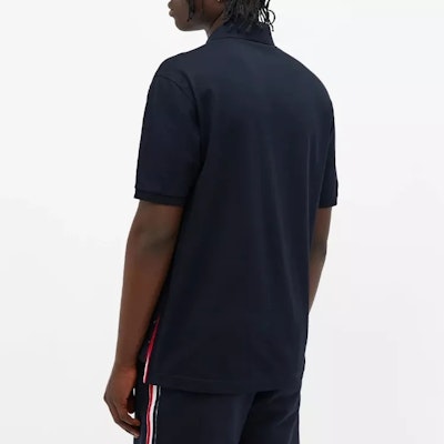 톰브라운 SS22 네이비 스트라이프 포켓 폴로 셔츠. MJP022A-1455-415 Purchase 톰브라운 SS22 네이비 스트라이프 포켓 폴로 셔츠. MJP022A-1455-415