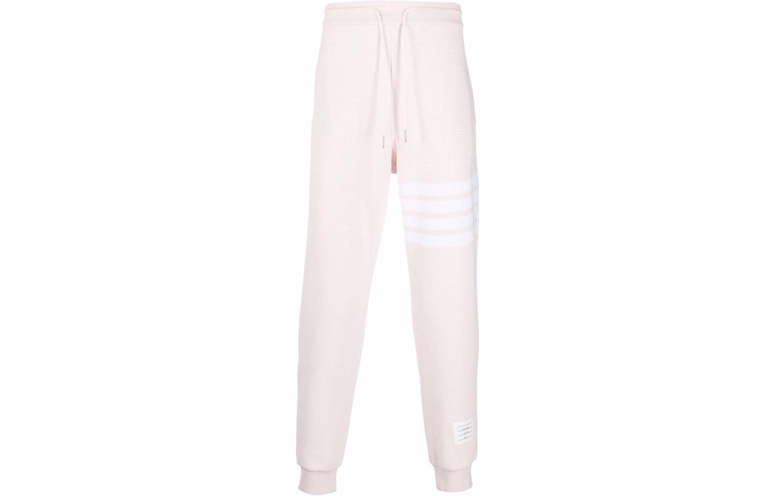 Order THOM BROWNE SS22 Celana Jogger Rajut Pink dengan Empat Garis-Bar. MJQ008H-00535-680-3