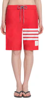 Lookbook Thom Browne SS22 Celana Pendek Kasual Garis Empat Merah. MTT029A-07538-600