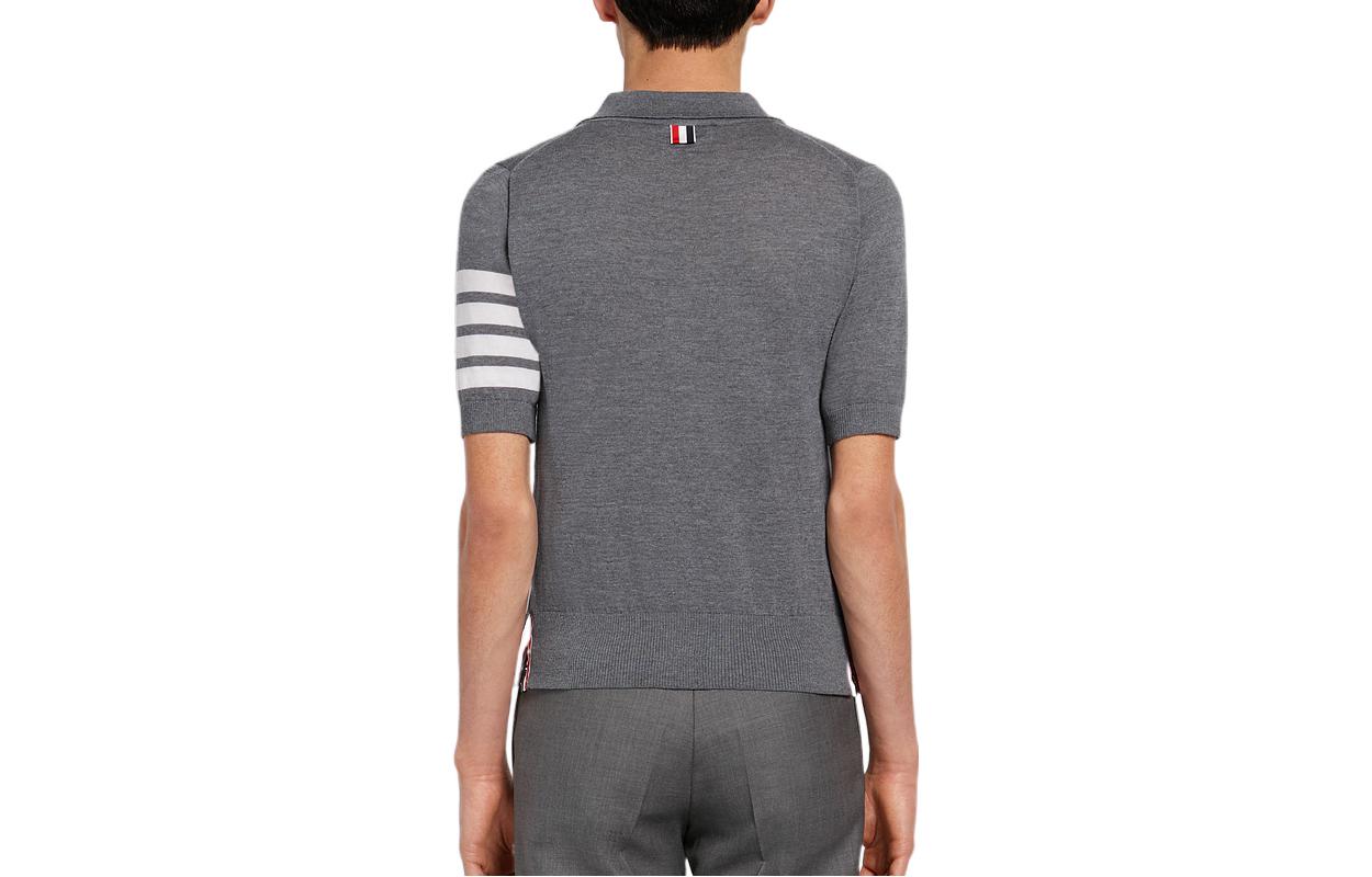 Lookbook Thom Browne SS22 Kemeja Polo Abu-Abu Garis Single-Breasted. MKP048A-Y1014-035