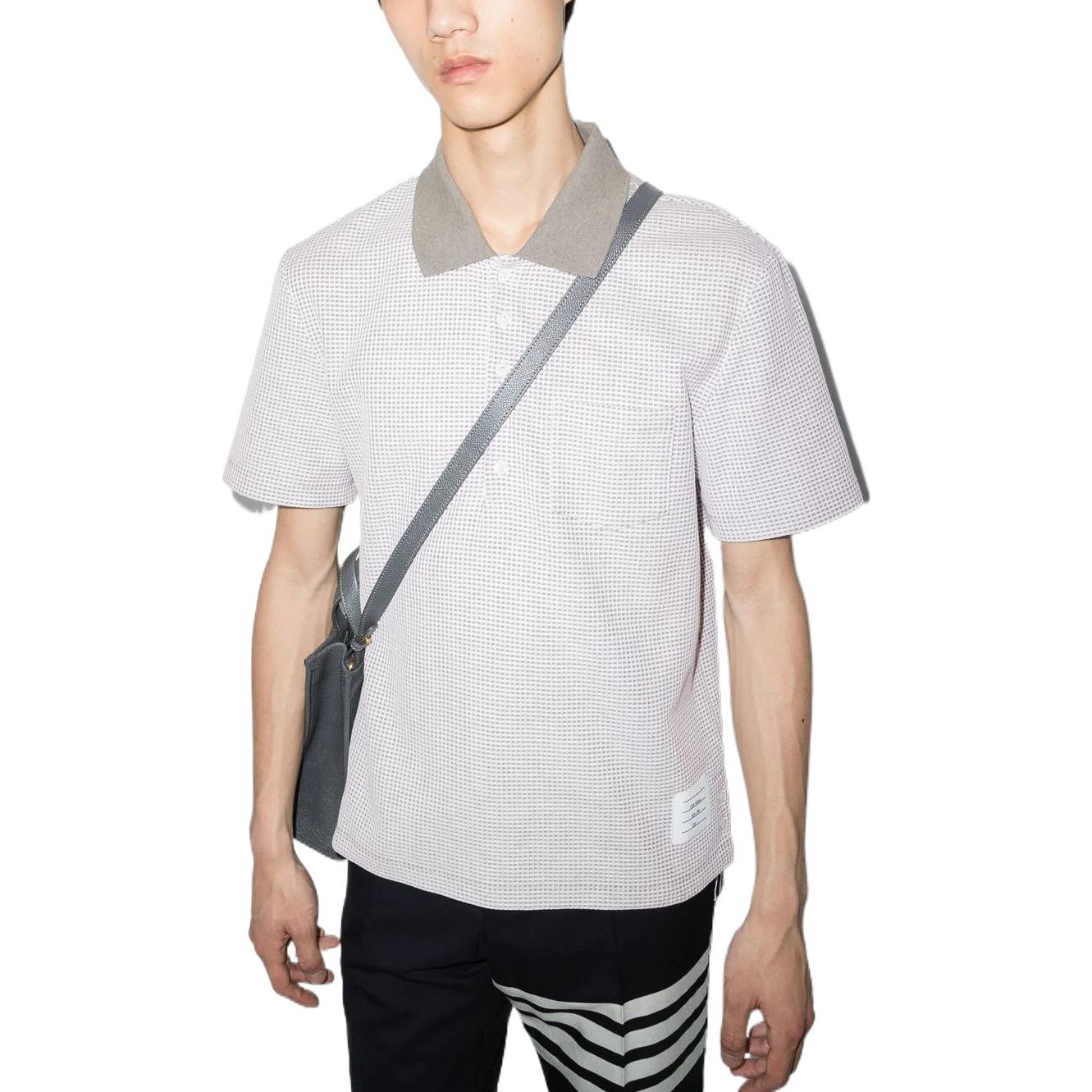 Lookbook THOM BROWNE SS22 Polo Slim Fit de Punto Waffle. MJP147A-08136-055