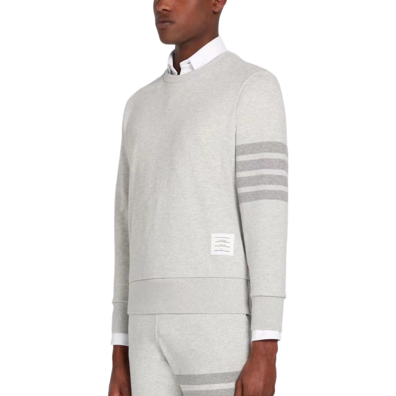 Purchase THOM BROWNE SS22 Suéter Clásico de Punto Four-Bar Gris Claro MJT248P-06910-065