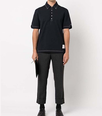 톰 브라운 SS22 클래식 네이비 반팔 폴로 셔츠 남성 캐주얼 스타일 MJP141A-07746-415 Purchase 톰 브라운 SS22 클래식 네이비 반팔 폴로 셔츠 남성 캐주얼 스타일 MJP141A-07746-415