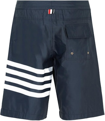 톰 브라운 SS22 클래식 스트라이프 반바지 네이비 여름 캐주얼웨어. MTT029A-07538-415 Lookbook 톰 브라운 SS22 클래식 스트라이프 반바지 네이비 여름 캐주얼웨어. MTT029A-07538-415