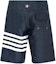Lookbook 톰 브라운 SS22 클래식 스트라이프 반바지 네이비 여름 캐주얼웨어. MTT029A-07538-415