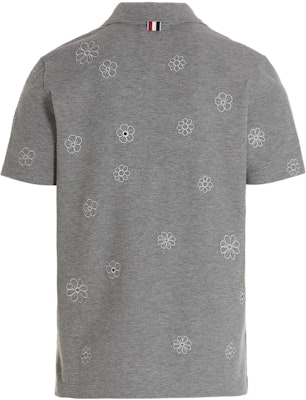 THOM BROWNE SS22 Polo Gris con Estampado Floral de Plantas. MJP149E-10368-055 Lookbook THOM BROWNE SS22 Polo Gris con Estampado Floral de Plantas. MJP149E-10368-055