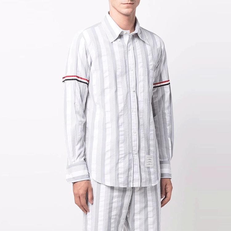 Shop 톰 브라운 SS22 그레이 시어서커 긴팔 셔츠 사틴 암 디테일 MWL301A-07879-035