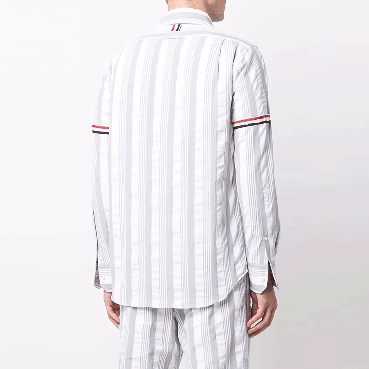 Purchase 톰 브라운 SS22 그레이 시어서커 긴팔 셔츠 사틴 암 디테일 MWL301A-07879-035