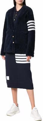 톰브라운 SS22 네이비 4-바 스트라이프 스커트 백투스쿨 에디션. FKJ008A-00535-415 Lookbook 톰브라운 SS22 네이비 4-바 스트라이프 스커트 백투스쿨 에디션. FKJ008A-00535-415