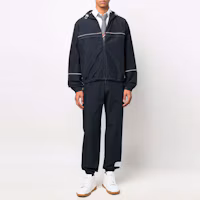 Lookbook THOM BROWNE SS22 素色抽繩針織運動褲 深藍黑長褲。 MJQ150-A0765-1415