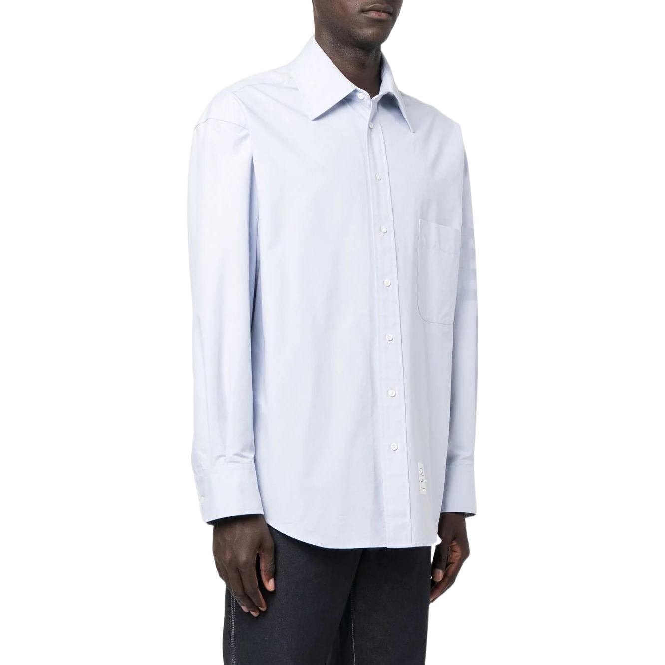 Shop THOM BROWNE SS23 Kemeja Biru Lengan Panjang dengan Detail Garis. MWL381A-06496-480