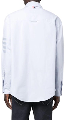 THOM BROWNE SS23 Kemeja Biru Lengan Panjang dengan Detail Garis. MWL381A-06496-480 Purchase THOM BROWNE SS23 Kemeja Biru Lengan Panjang dengan Detail Garis. MWL381A-06496-480