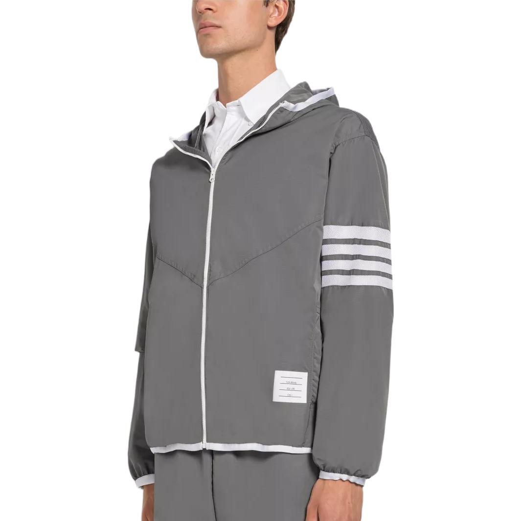 Lookbook 톰 브라운 SS23 클래식 4-바 폴리에스터 집 후디 재킷 그레이 MJT366A-F0197-035