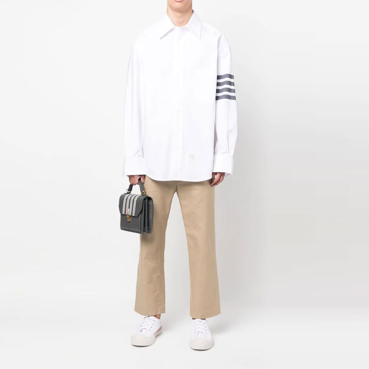 Lookbook Thom Browne SS23 Kemeja Lengan Panjang Putih Four-Stripe Klasik MWL38-1A00245-415