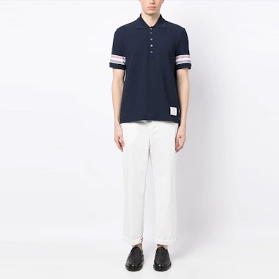 Thom Browne SS23 Polo Shirt Biru Colorblock Striped Edisi Musim Panas. MJP169A-J0046-415 Lookbook Thom Browne SS23 Polo Shirt Biru Colorblock Striped Edisi Musim Panas. MJP169A-J0046-415