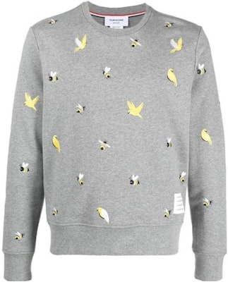 Sudadera Gris con Bordado de Pájaro THOM BROWNE SS23. MJT367E-06931-035 Lookbook Sudadera Gris con Bordado de Pájaro THOM BROWNE SS23. MJT367E-06931-035