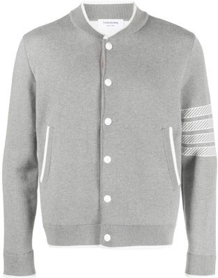 Thom Browne SS23 Jaket Bomber Abu-abu Garis Lengan Panjang. MKJ100A-Y3006-055 Order Thom Browne SS23 Jaket Bomber Abu-abu Garis Lengan Panjang. MKJ100A-Y3006-055