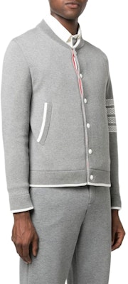 Thom Browne SS23 Jaket Bomber Abu-abu Garis Lengan Panjang. MKJ100A-Y3006-055 Details for Thom Browne SS23 Jaket Bomber Abu-abu Garis Lengan Panjang. MKJ100A-Y3006-055