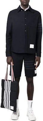 トム・ブラウン SS23 ネイビー 4本ストライプ シングルブレストシャツ MJT361A-06772-415 Lookbook トム・ブラウン SS23 ネイビー 4本ストライプ シングルブレストシャツ MJT361A-06772-415