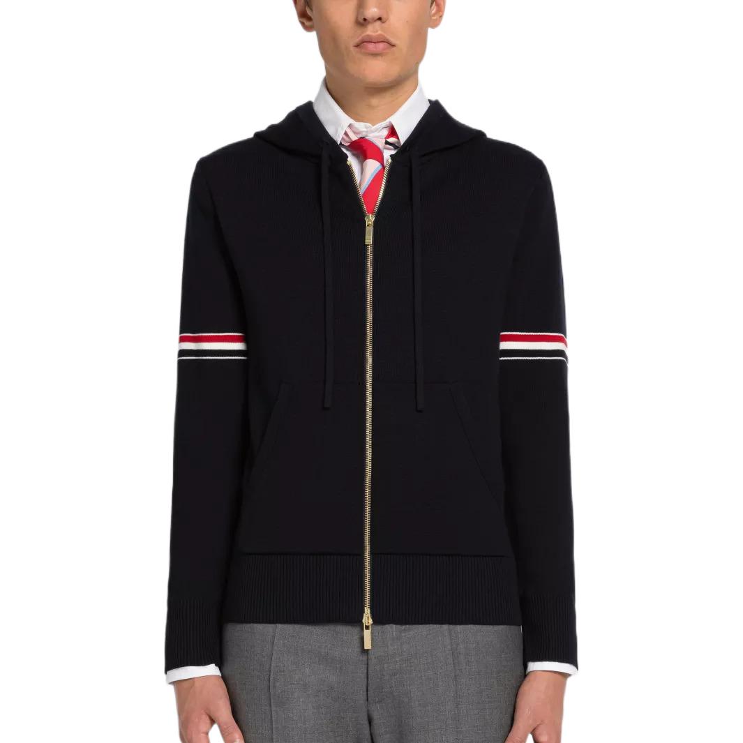 Lookbook 汤姆布郎 SS23 海军蓝针织棉连帽开衫带臂带装饰 MKT008A-Y3007-415