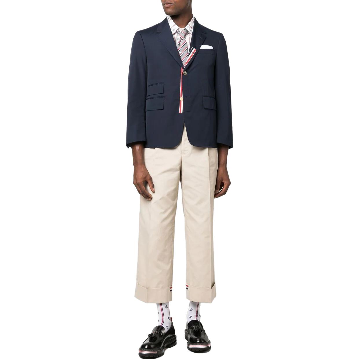 Lookbook THOM BROWNE SS23 單排扣V領西裝外套 深藍色 MJC328E-04502-415