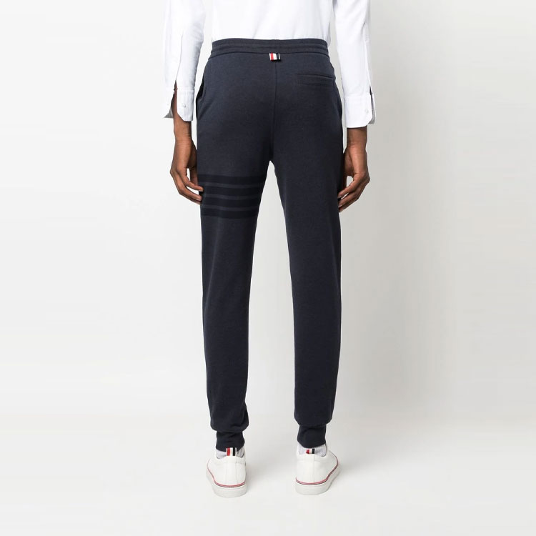 Purchase Pantalones de chándal bloque de color a rayas THOM BROWNE SS23 Navy. MJQ171E-J0010-415