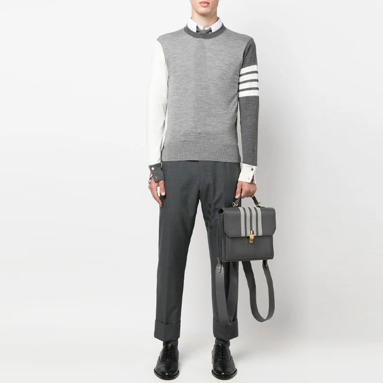 Lookbook Thom Browne SS23 对比拼接圆领毛衣 男士 灰色 MKA002FY1014982