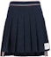 Order Falda Mini Plisada Azul Marino THOM BROWNE SS23 con Rayas Colegiales. FJK091A-F0302-415