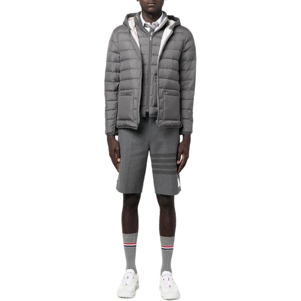 Shop Thom Browne SS23 Jaket Kelabu Berzip Penuh Lengan Panjang Padded. MJD105X-F0241-025